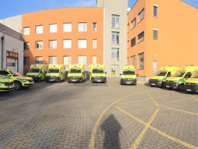 Pardubická záchranka má nové sanitky i lékařské vozy v RV systému
